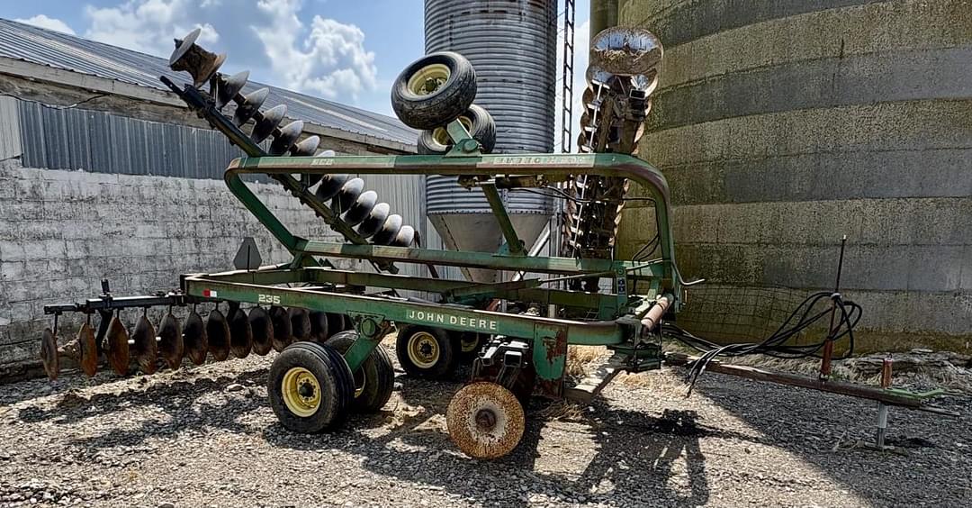 Image of John Deere 235 Primary image