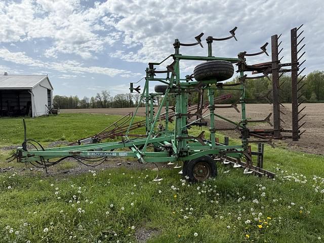 Image of Deutz-Allis 1300 equipment image 1
