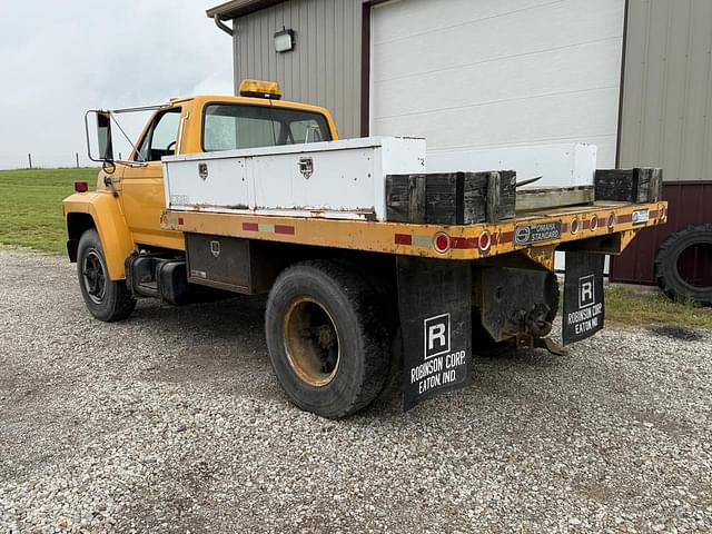Image of Ford F-600 equipment image 3