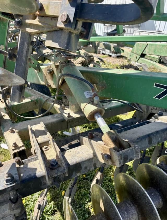 Image of John Deere 726 equipment image 3