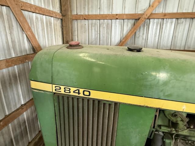 Image of John Deere 2840 equipment image 4