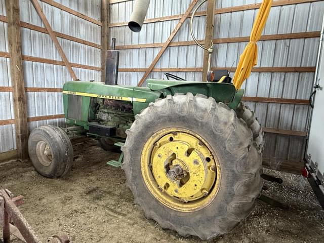 Image of John Deere 2840 equipment image 1