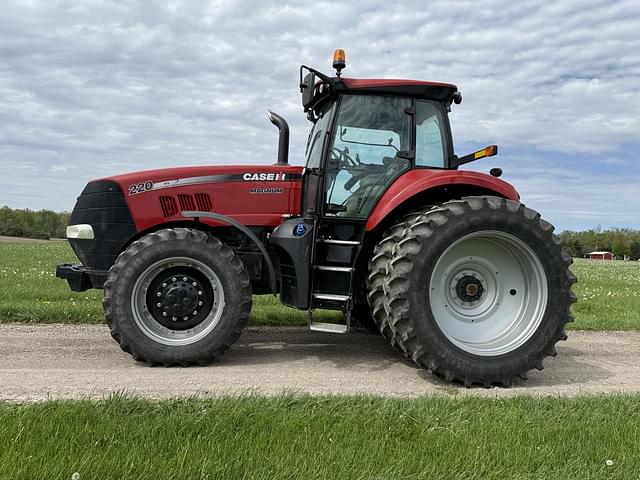 Image of Case IH Magnum 220 equipment image 3