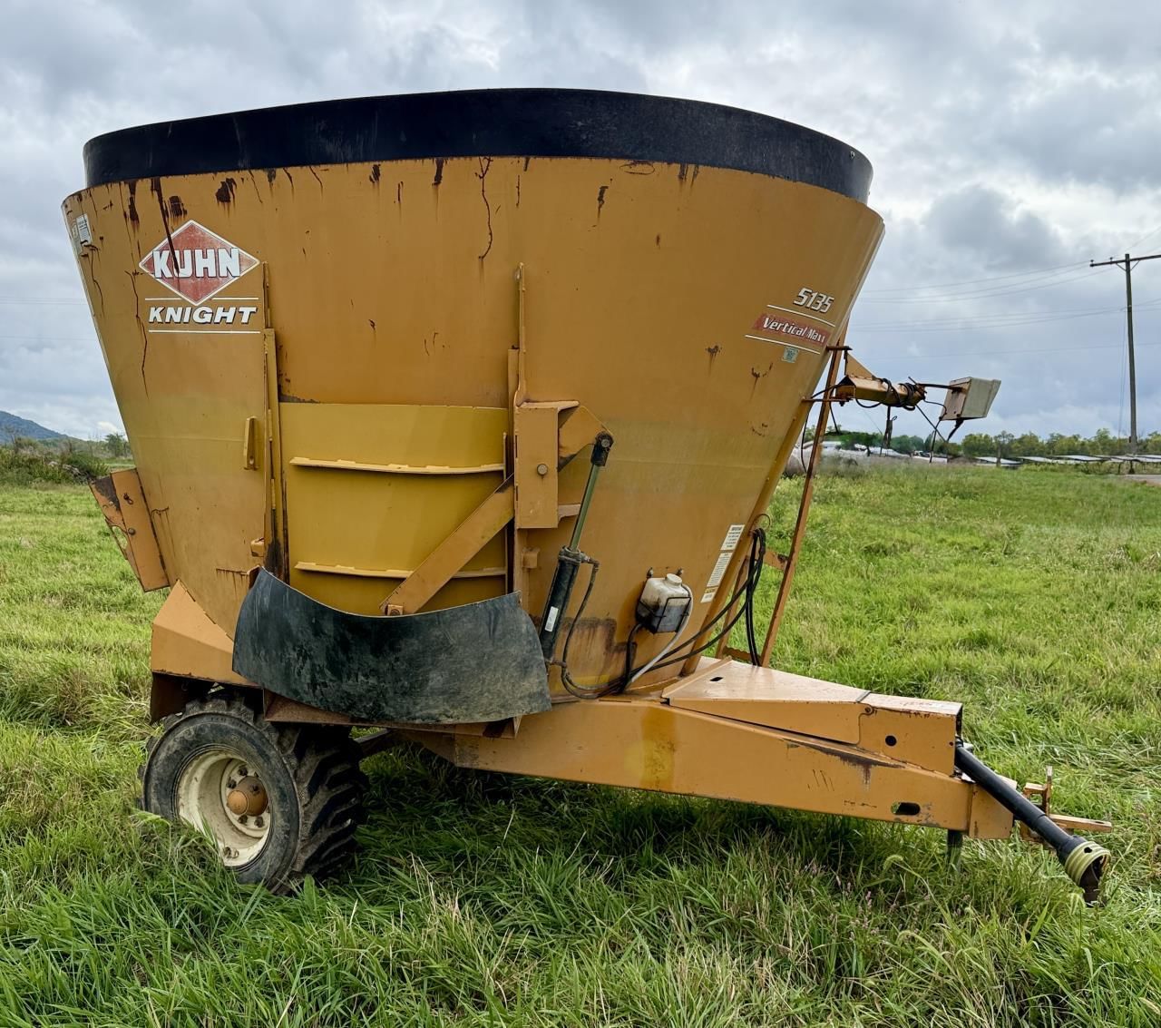 Kuhn Knight 5135 Equipment Image0