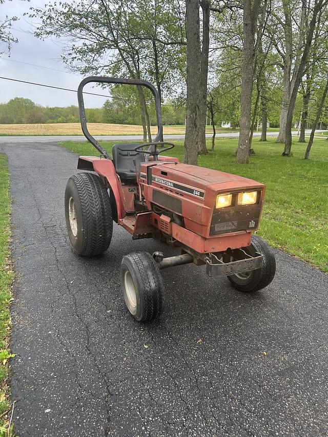 Image of International Harvester 244 equipment image 2