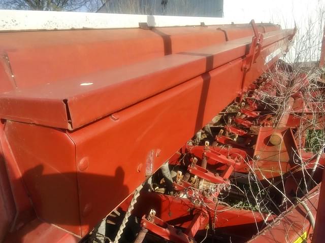Image of International Harvester 620 equipment image 2