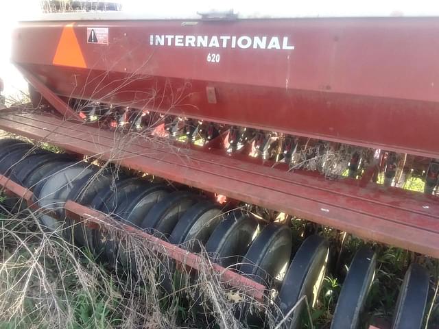 Image of International Harvester 620 equipment image 3