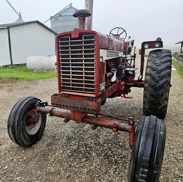 Image of International Harvester 1026 equipment image 2
