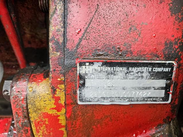 Image of International Harvester 1026 equipment image 4