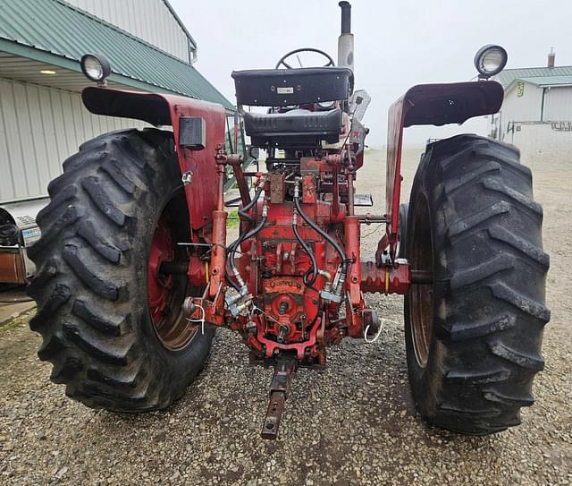 Image of International Harvester 1026 equipment image 3