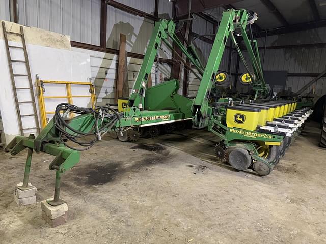 Image of John Deere 1770 equipment image 1