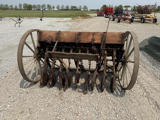 Image of John Deere Van Brunt equipment image 2
