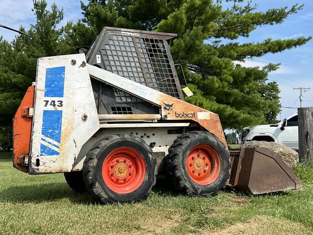 Image of Bobcat 743 equipment image 1