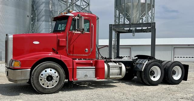 Image of Peterbilt 377 equipment image 1