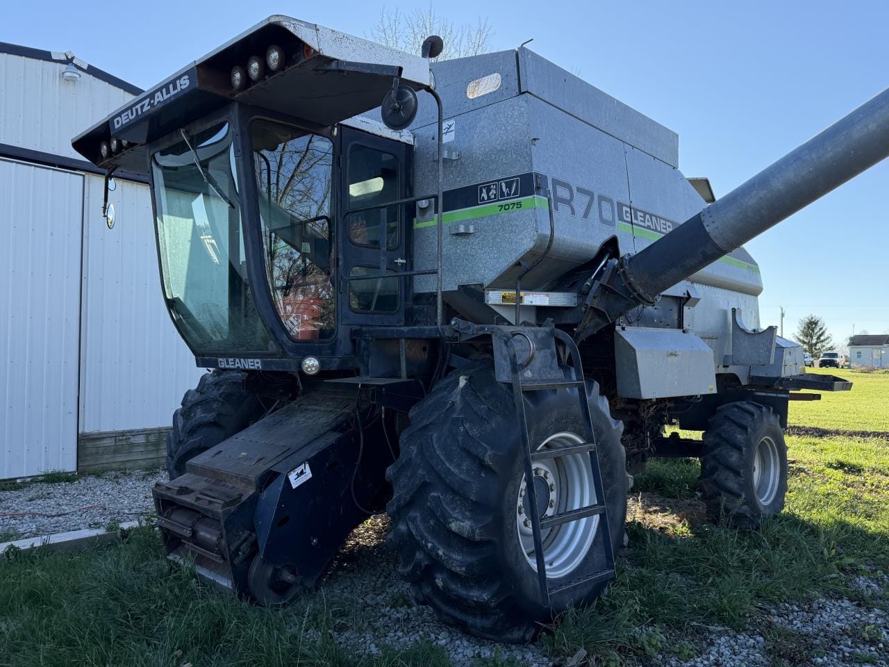 Main image Gleaner R70