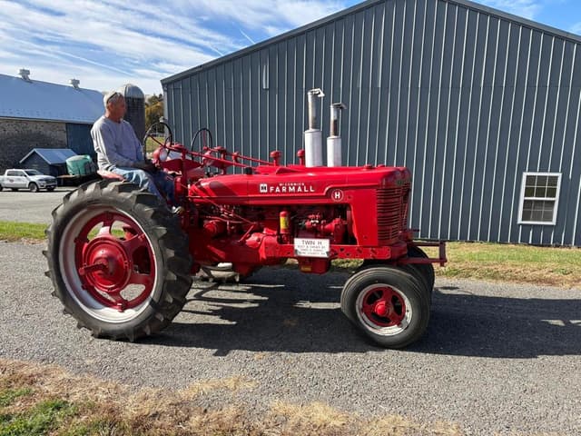 Image of Farmall H equipment image 1