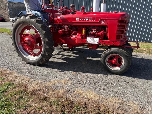 Image of Farmall H equipment image 2
