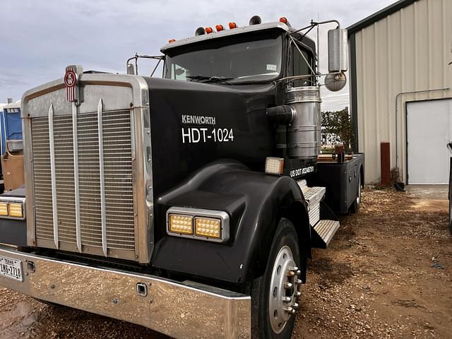 Image of Kenworth W900B equipment image 1