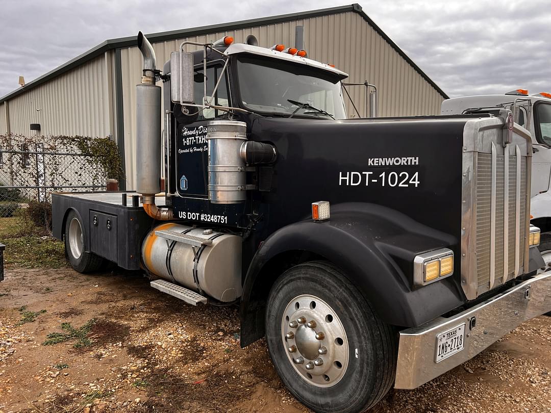 Image of Kenworth W900B Primary image