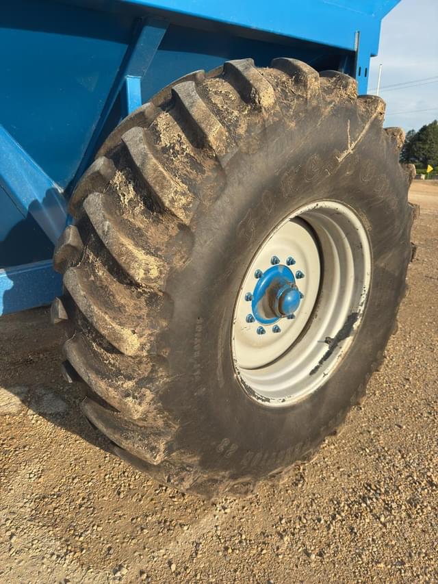 Image of United Farm Tools 700 equipment image 3