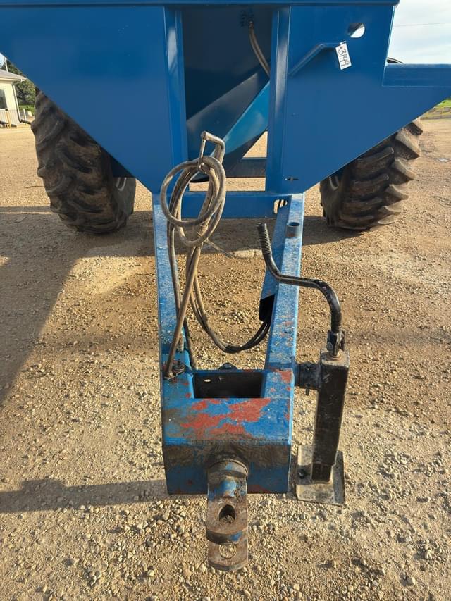 Image of United Farm Tools 700 equipment image 1