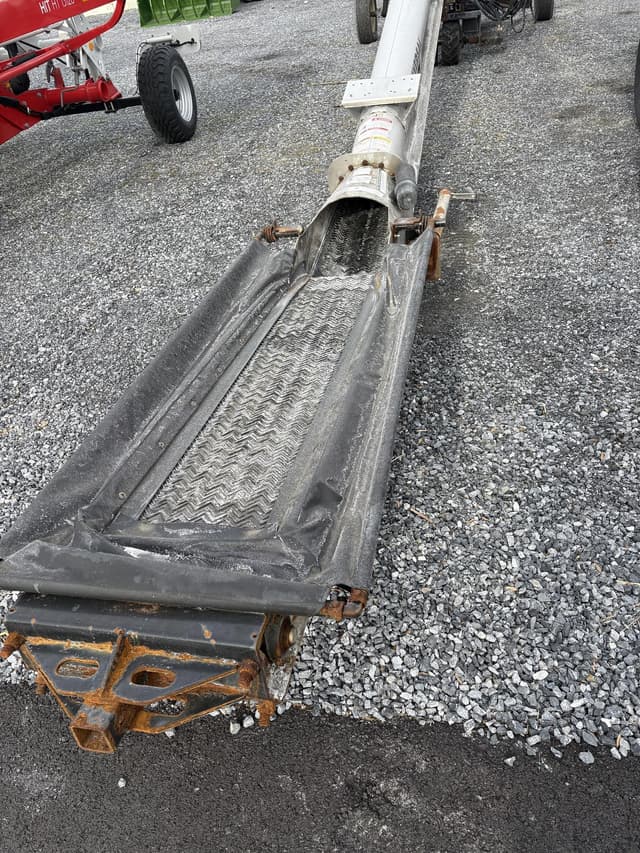 Image of Universal 1547 equipment image 4