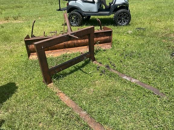 Image of Undetermined Hay Forks Image 0