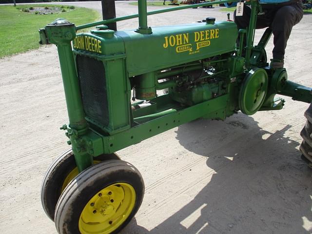Image of John Deere B equipment image 1