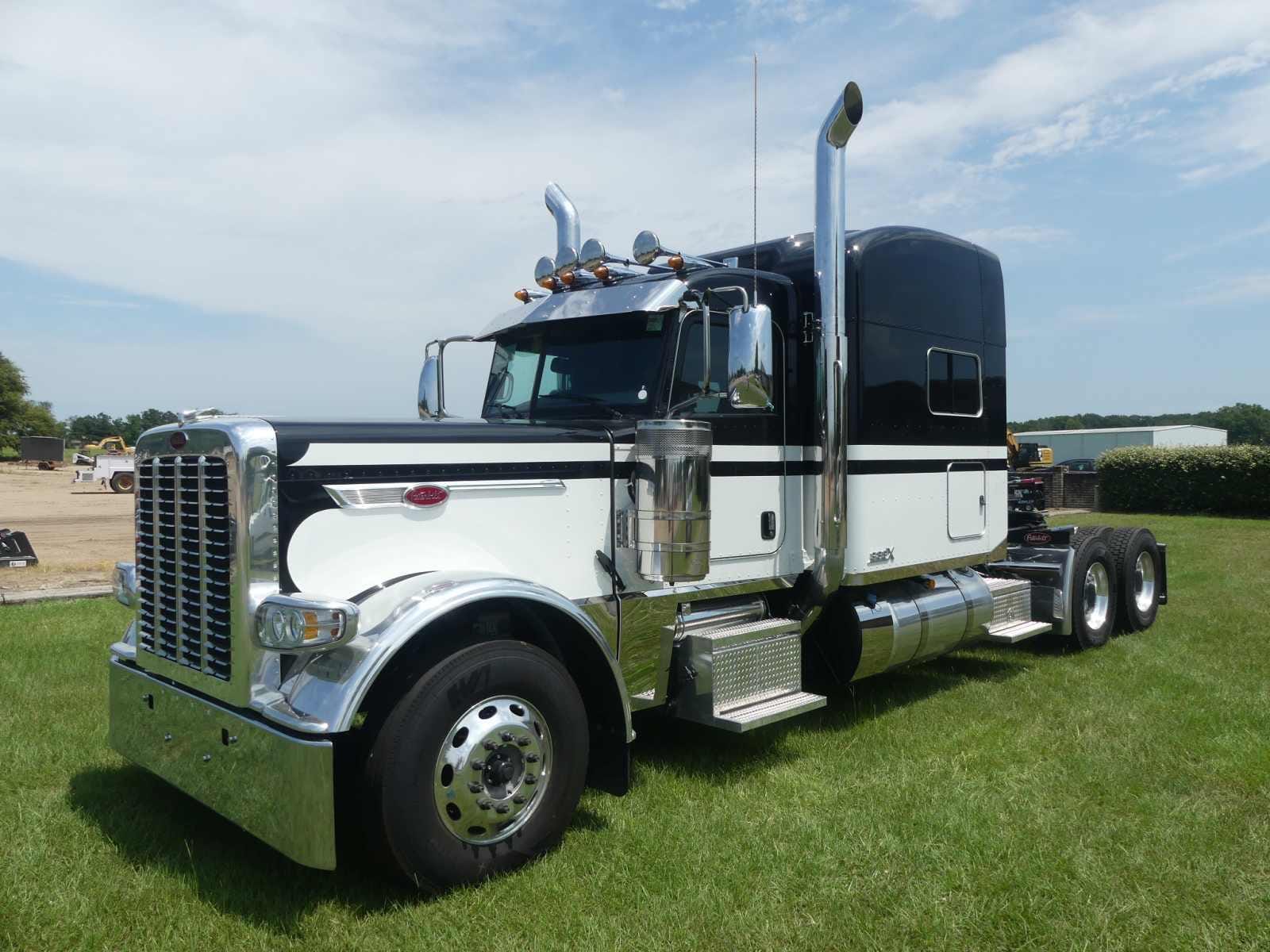 Main image Peterbilt 389X