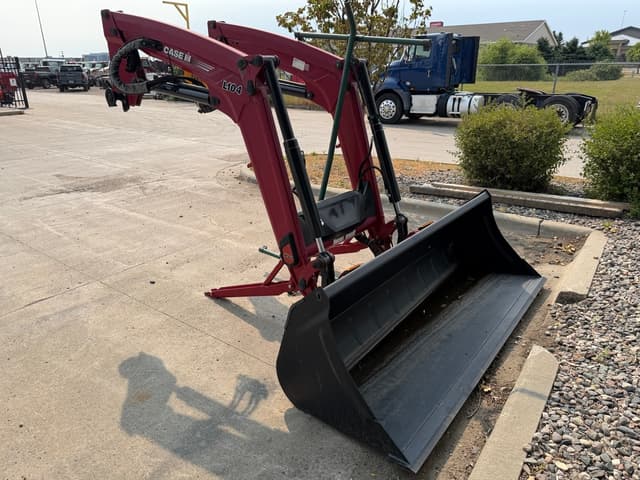 Image of Case IH L104 equipment image 4