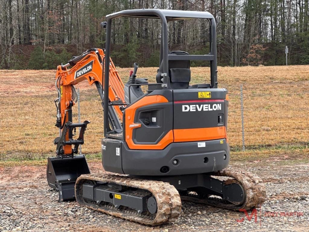 Develon DX27Z-7 Equipment Image0