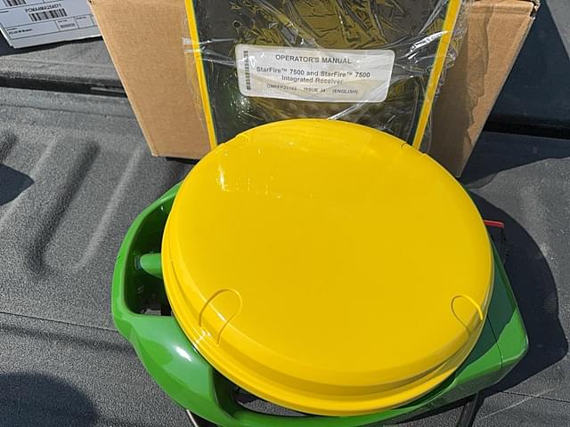 Image of John Deere StarFire 7500 equipment image 3