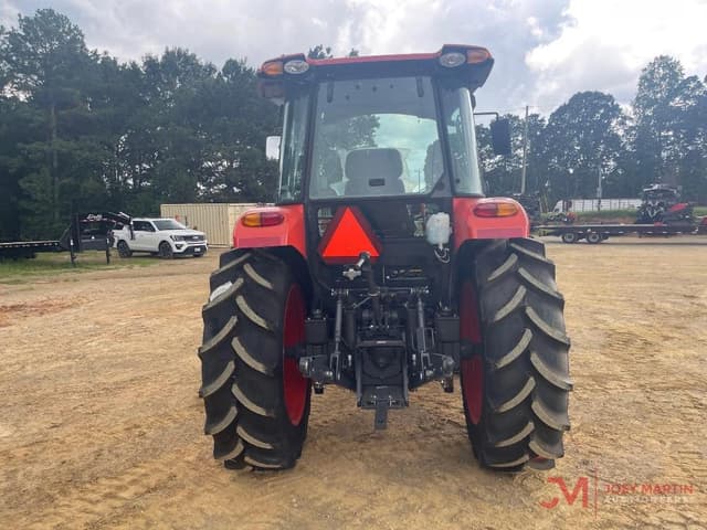 Image of Kubota M7060 equipment image 3