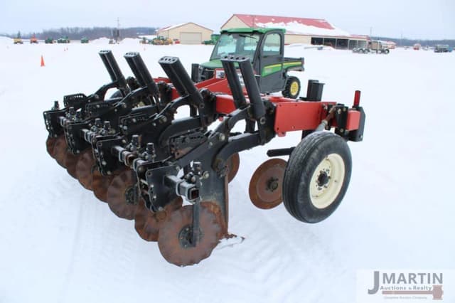 Image of Unverferth Zone-Builder 130 equipment image 2