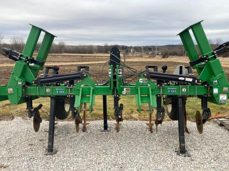 Unverferth Zone-Builder 130 Equipment Image0