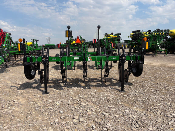 Image of Unverferth Zone-Builder 132 equipment image 1