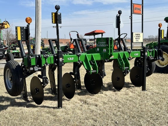 Unverferth Zone-Builder 132 Equipment Image0