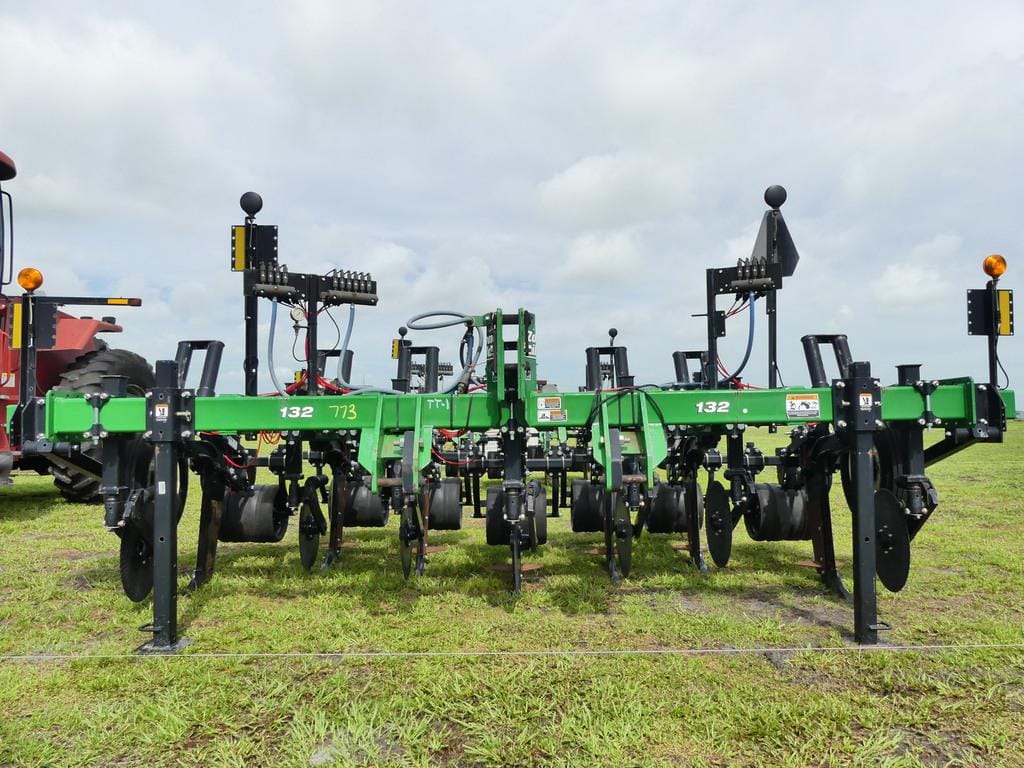 Main image Unverferth Zone-Builder 132