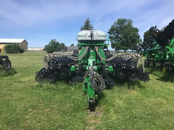 Image of Unverferth Raptor 2030DT equipment image 2