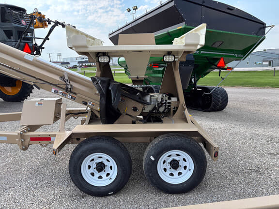 Image of Unverferth Seed Pro 210 equipment image 1