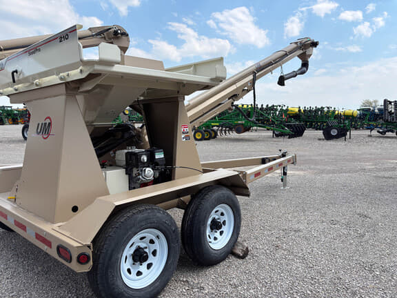 Image of Unverferth Seed Pro 210 equipment image 3