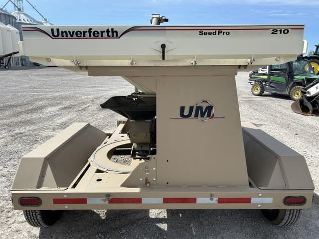 Image of Unverferth Seed Pro 210 equipment image 3