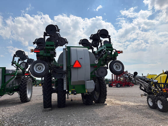 Image of Unverferth Nutrimax 2600 equipment image 2