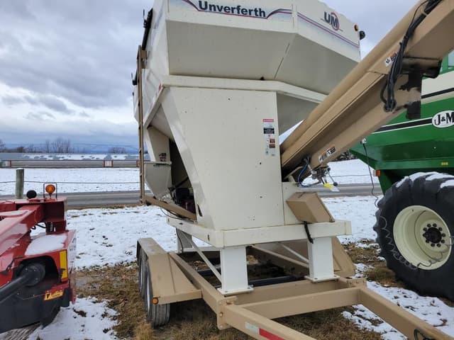 Image of Unverferth Seed Runner 2750 equipment image 4