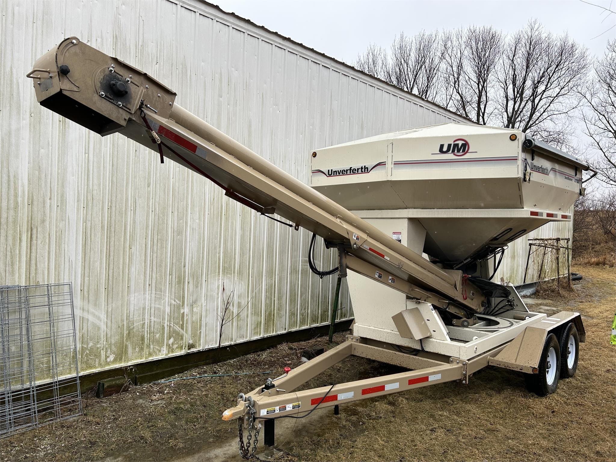 Main image Unverferth Seed Runner 2750