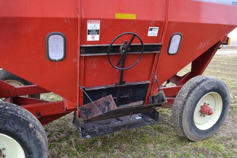 Unverferth 325 Harvesting Gravity Wagons for Sale | Tractor Zoom