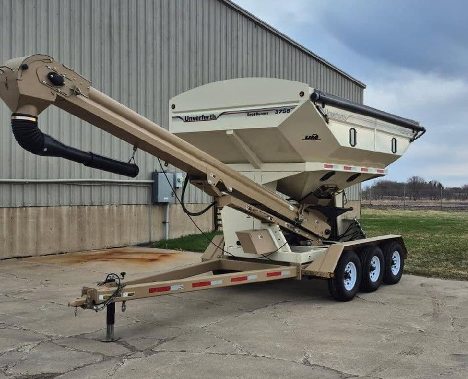 Image of Unverferth Seed Runner 3755 Primary Image