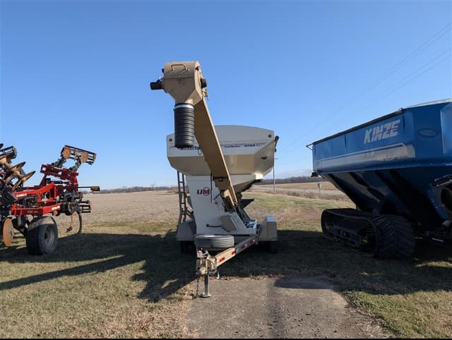 Image of Unverferth Seed Runner 3755XL equipment image 2