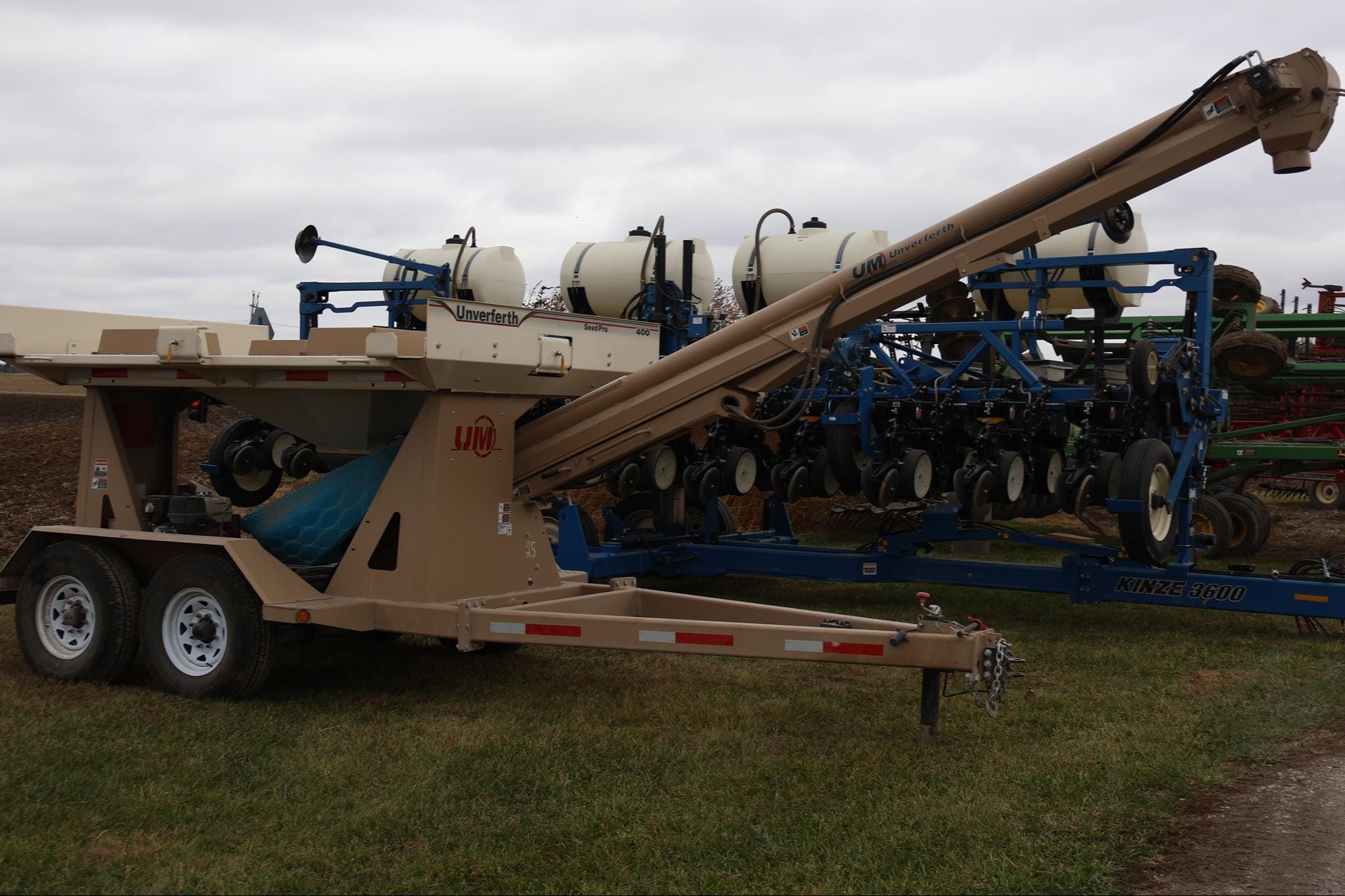 Unverferth 400 Equipment Image0