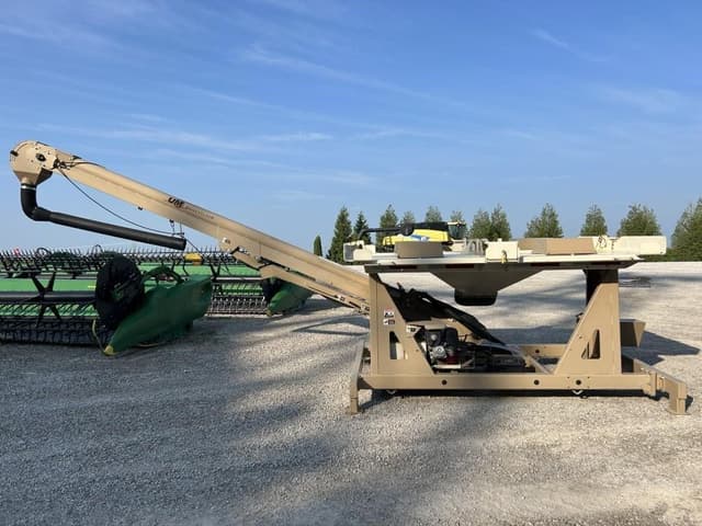 Image of Unverferth Seed Pro 410 equipment image 2